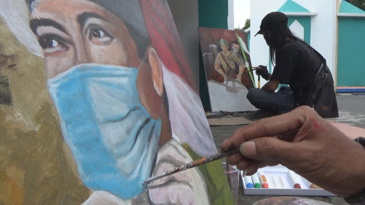 Peringatan Hari Pahlawan Nasional, Seniman Jombang Lukis Bung Karno Bermasker