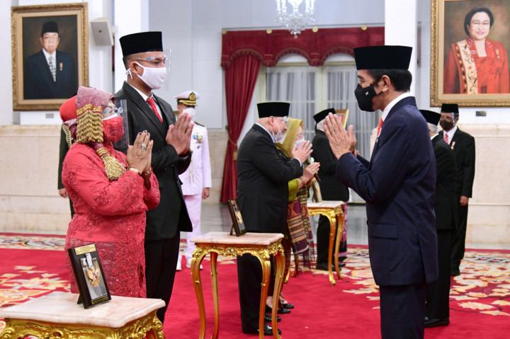 Jokowi Anugerahkan Gelar Pahlawan Nasional kepada Enam Tokoh