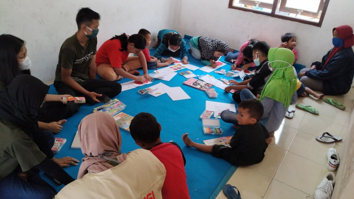 Bocah Pengungsi Merapi Belajar di Tengah Ancaman Erupsi