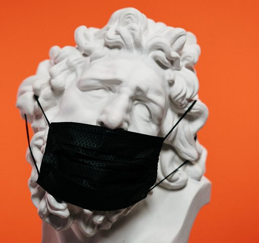 Masih banyak yang mengabaikan memakai masker dengan benar, contohnya digeser ke bawah hidung. Apa kata ahli soal ini? (Foto: Ilustrasi/Pexels.com)