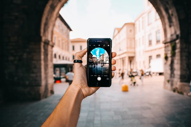 Ini cara meningkatkan kualitas video dari handphone kamu. (Foto: Pexels.com)