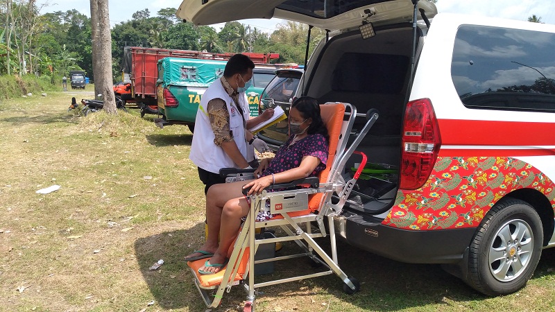  Layanan pemeriksaan kesehatan pengungsi Merapi di Barak Pengungsian Desa Glagaharjo. Medcom.id/ahmad mustaqim