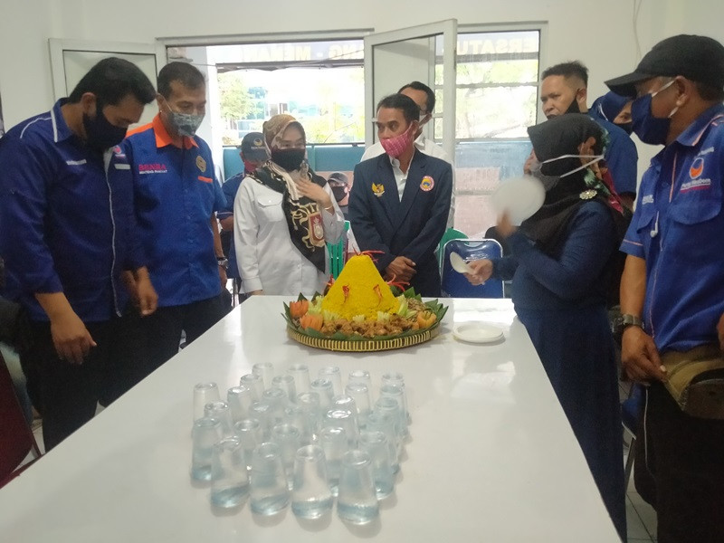 Dewan Pimpinan Daerah (DPD) Kota Tangerang Partai NasDem menggelar syukuran perayaan HUT ke-9.