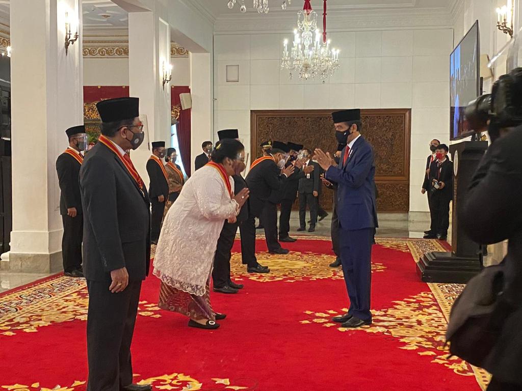 Bintang Mahaputra Adipradana Dipersembahkan Menteri Siti Bintang Mahaputra Adipradana Dipersembahkan Menteri Siti