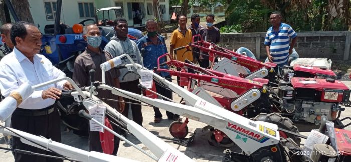 HUT NasDem, Julie Laiskodat Bantu Alsintan untuk Petani Sikka