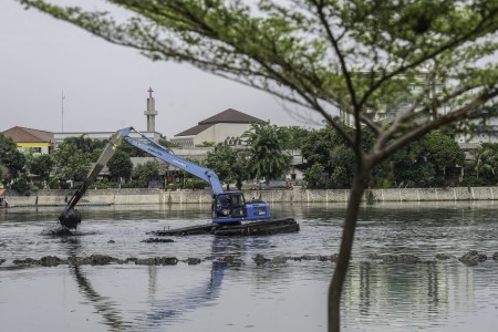 DKI Kebut Pengerukan 30 Waduk
