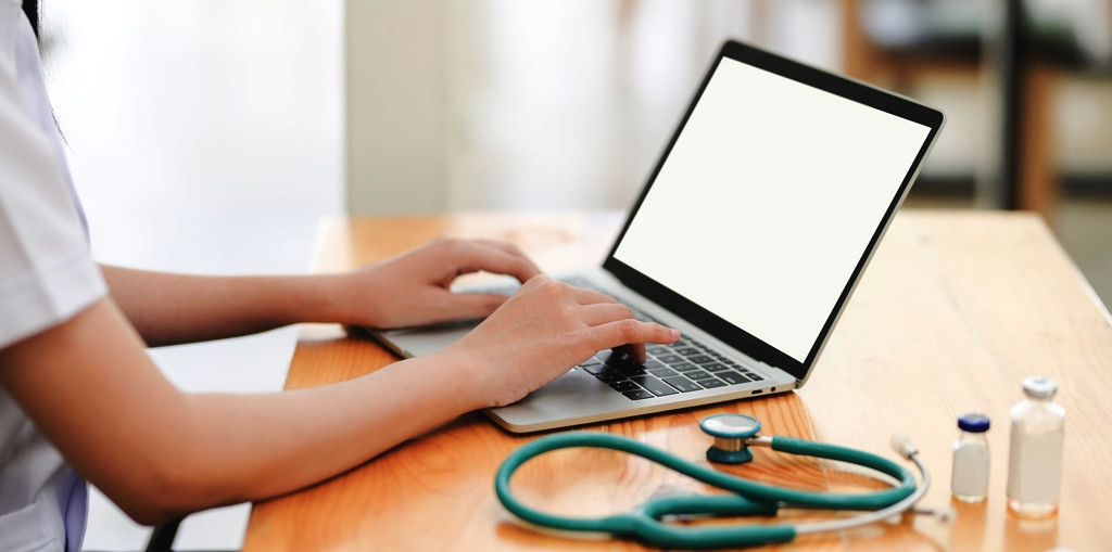 Pada masa pandemi tidak diperlukan evaluasi klinik rutin, konsultasi dengan Dokter dapat dilakukan via telepon atau melalui video bila diperlukan. (Foto: Freepik)