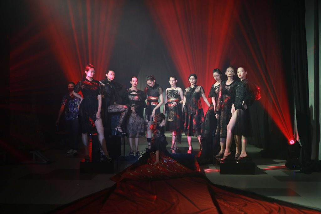 Karya Alben Ayub Andal di Surabaya Fashion Parade (Foto: Dok SFP)