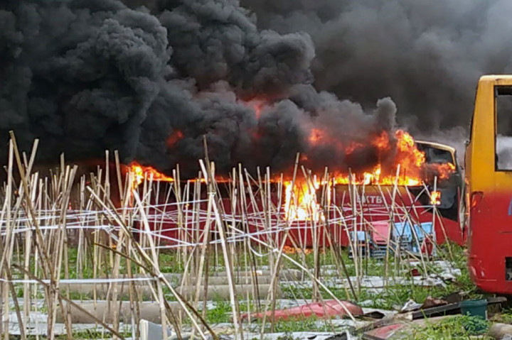 Puluhan Bus TransJakarta Bekas Hangus Terbakar