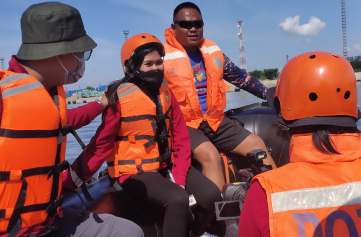 Persiapan Liputan Banjir, Jurnalis Dibekali Teknik Penggunaan Perahu Karet
