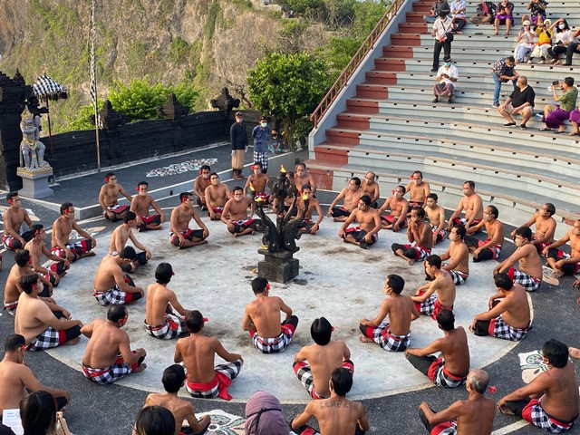 Pariwisata di Bali kembali dibuka salah satunya pertunjukan tari Kecak. (Foto: Dok. Medcom.id/Gaya/Kumara Anggita)