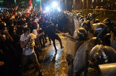 Ribuan Warga Peru Desak Mundur Presiden Interim