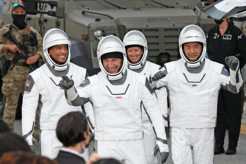 SpaceX Berhasil Luncurkan 4 Astronaut ke Luar Angkasa