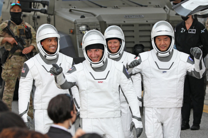 SpaceX Berhasil Luncurkan 4 Astronaut ke Luar Angkasa