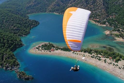 Kakek 91 Tahun Selamat dari Kecelakaan Paralayang