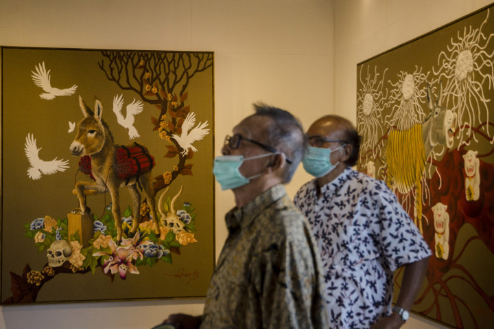 Melihat Pameran Lukisan Sinkretisme Karya Adhya Ranadireksa