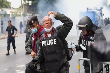 41 Orang Terluka dalam Bentrokan di Luar Parlemen Thailand