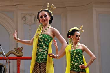 Melawan Anggapan Tabu Pada Gerak Tari