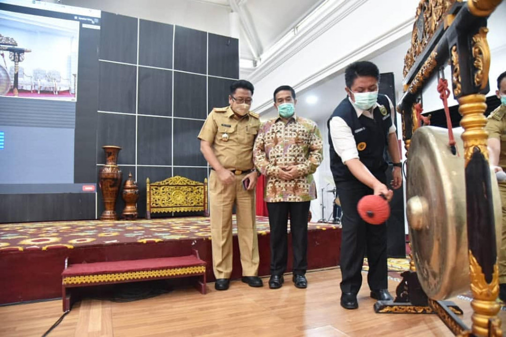  Gubernur Sumsel Herman Deru membuka Gubernur Super Series Badminton 2020/2021 secara virtual di Griya Agung Palembang, Selasa, 17 November 2020. Dokumentasi/ istimewa