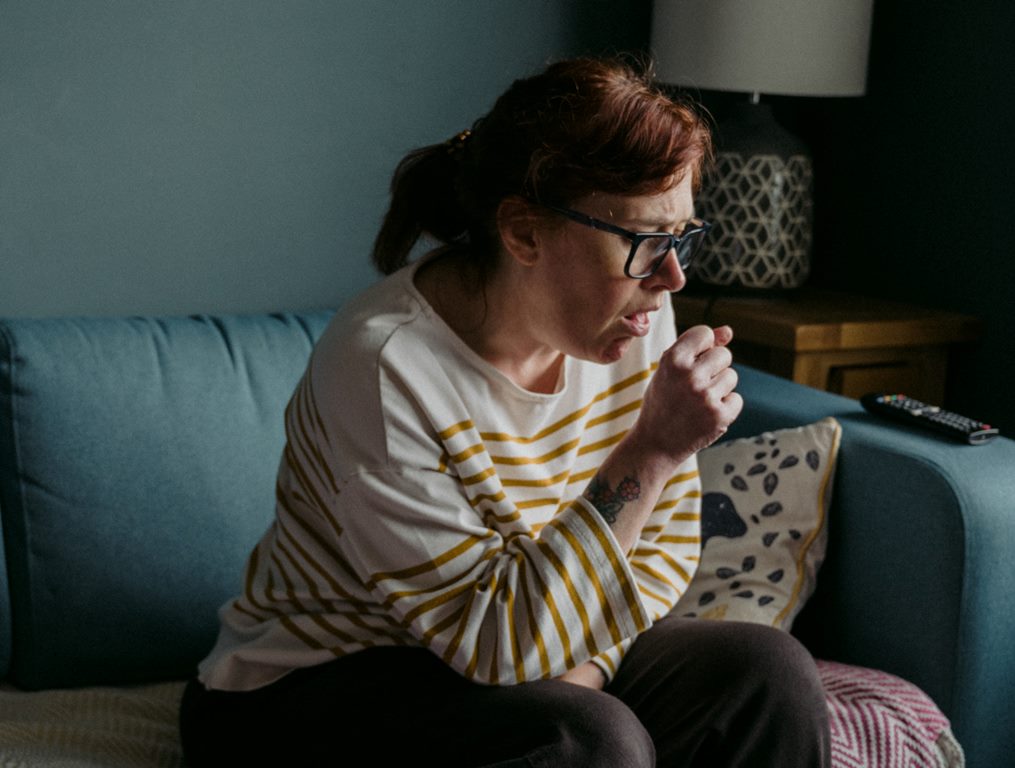 Tak melulu dengan obat, ada beberapa cara meredakan batuk dan flu. (Foto: Unsplash)