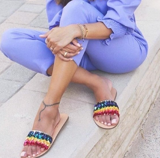 3 Cara Bergaya dengan Sandal Selop