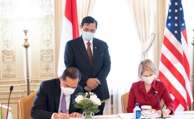 Usai Bertemu Trump, Luhut 'Bawa Pulang' Rp10,5 Triliun