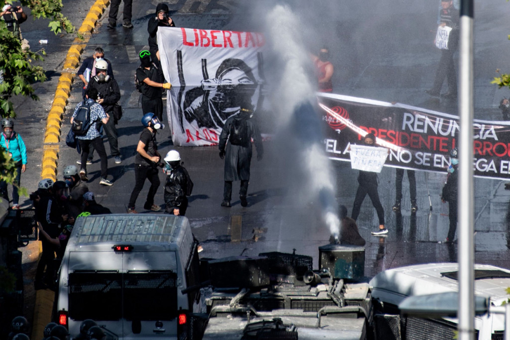 Ratusan Warga Chile Demo Tuntut Presiden Sebastian Pinera Mundur