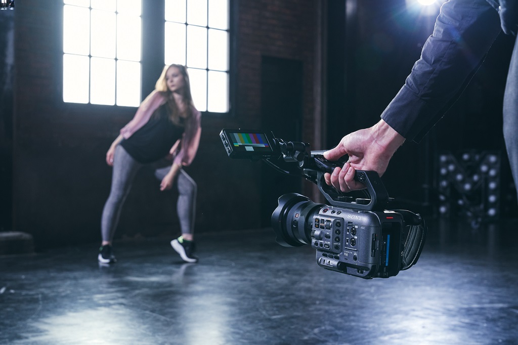 Sony meluncurkan kamera full frame terbaru, bernama FX6, bagian dari koleksi Cinema Line Sony.