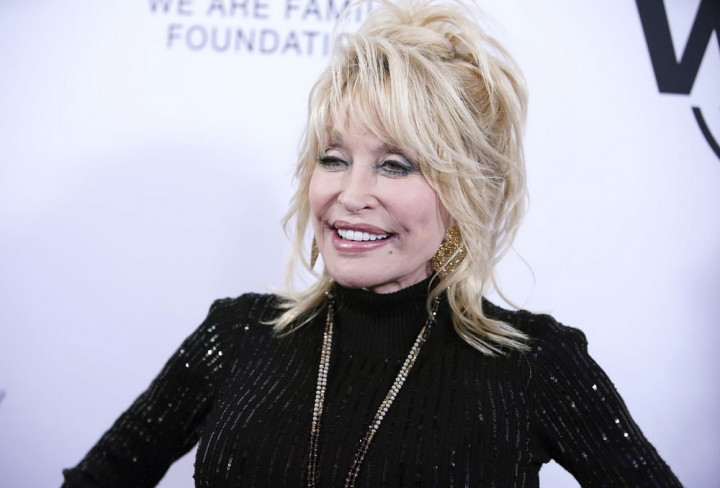 Dolly Parton Sumbang Rp14,5 Miliar untuk Vaksin Covid-19