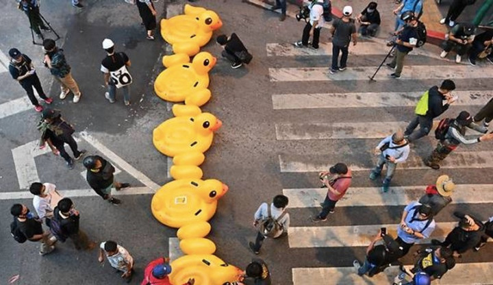 Revolusi Bebek Karet di Tengah Protes Thailand