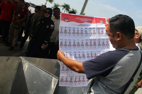 KPU Tasikmalaya Temukan Ribuan Surat Suara Pilkada Rusak