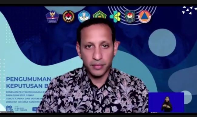 Mendikbud, Nadiem Makarim saat mengumumkan pembukaan sekolah Januari 2021. Foto: Zoom