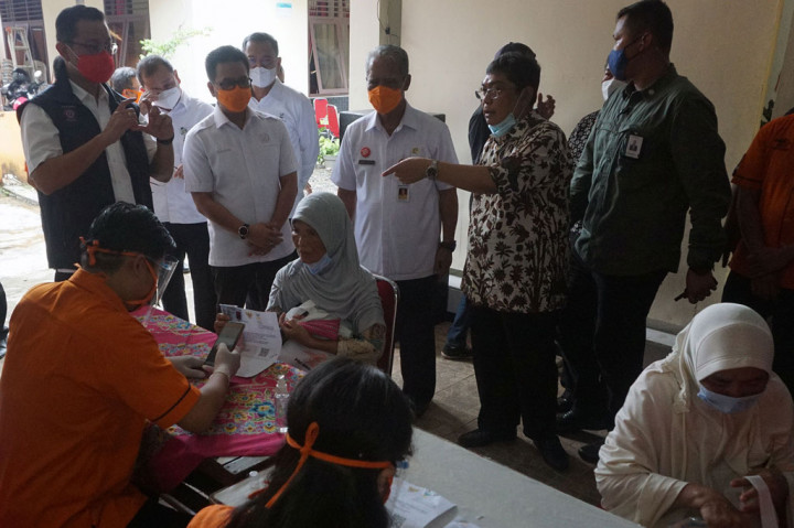 Mensos Pantau Penyaluran BST di Karanganyar