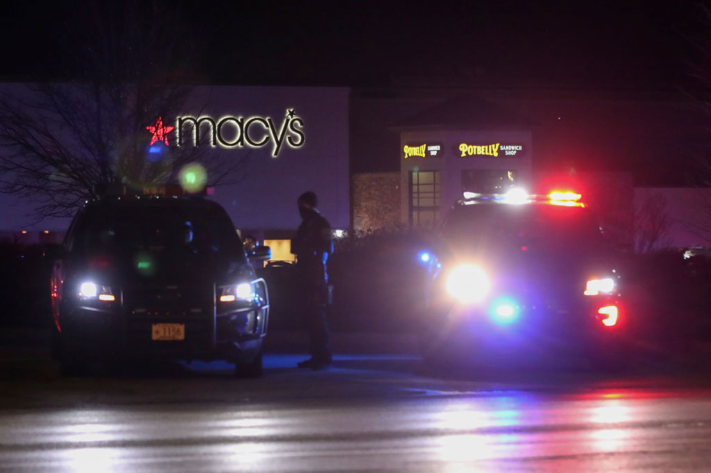 Delapan Terluka dalam Penembakan di Mal AS, Pelaku Buron