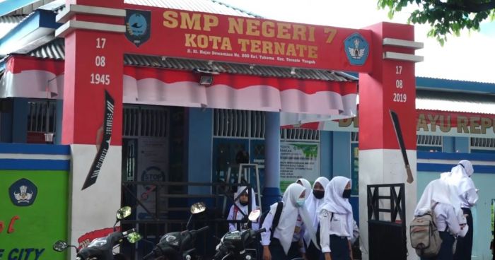 Profil Gabungan Sekolah Sma Di Kota Ternate : Pdf Kontribusi Pengawas Sekolah Terhadap Pemenuhan Standar Nasional Pendidikan Di Sma Negeri 1 Unggulan Kota Ternate - Kenalin, namaku ramon, gue masih pelajar sma.