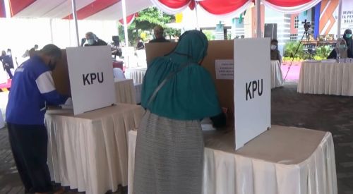 Pemilih Bersuhu Tubuh Tinggi Tetap Bisa <i>Nyoblos</i>
