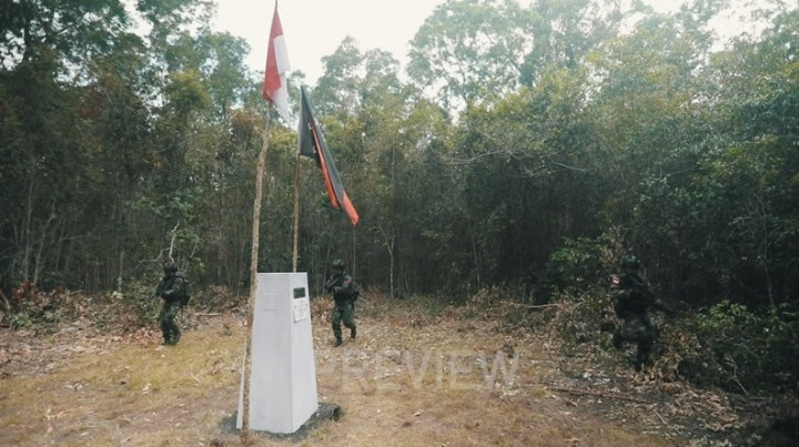 TNI Rutin Patroli Patok Pastikan Keamanan Batas Negara di Papua
