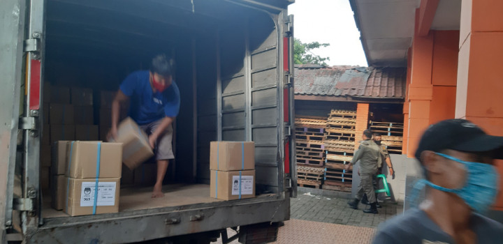 1.001.874 Kertas Suara Pilkada Tangsel Tiba di Gudang KPU