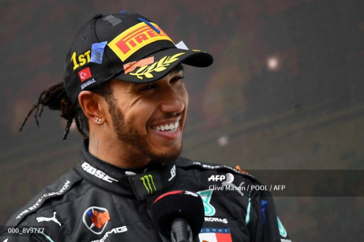 Lewis Hamilton Bakal Dianugerahi Gelar Bangsawan oleh Ratu Elizabeth
