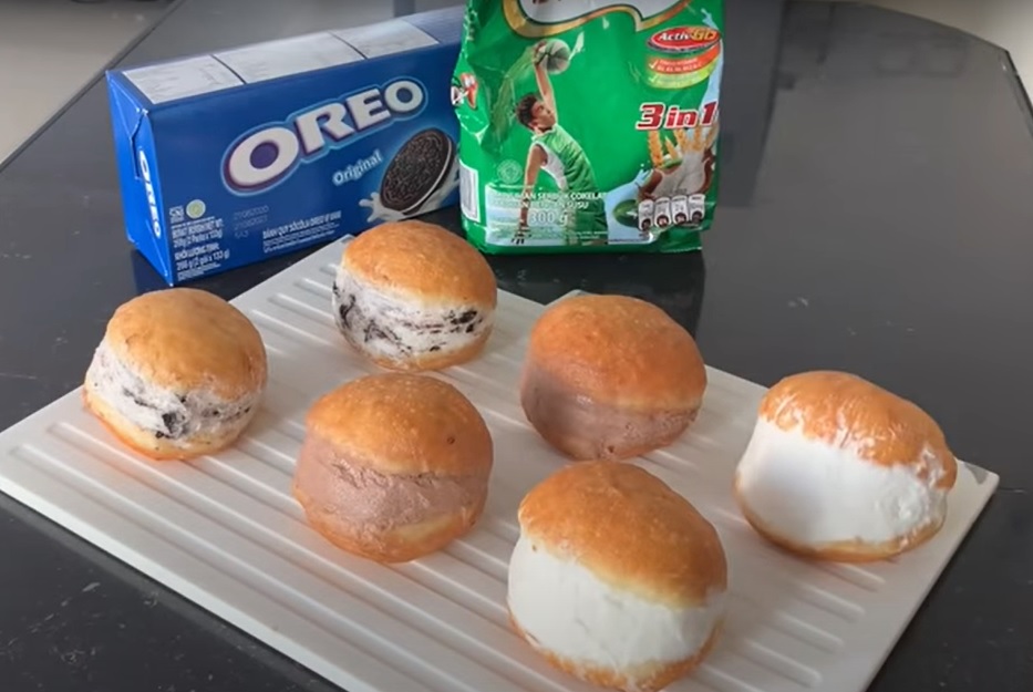 Donat Krim Susu Korea (Foto: YouTube Cooking with Hel)