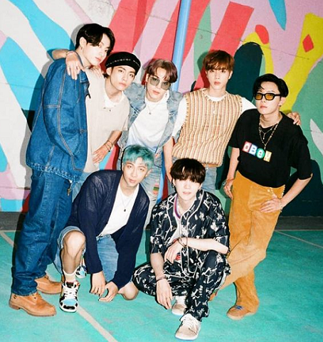 Keren! BTS Kenakan Dua Outfit Berbeda di American Music Awards 2020