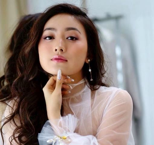 Satu tahun brand kecantikan Natasha Wilona keluarkan koleksi lipstik terbaru. (Foto: Dok. Instagram Natasha Wilona/@natashawilona12)