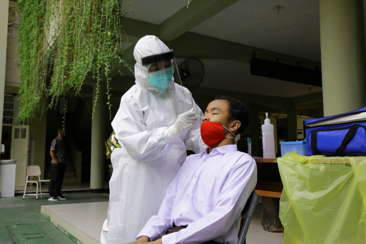 4.899 Siswa di Surabaya Dites Swab Jelang KBM Tatap  Muka