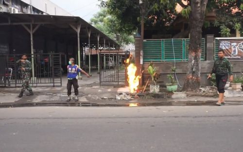 Diduga Bocor, Pipa Gas PGN Semburkan Api