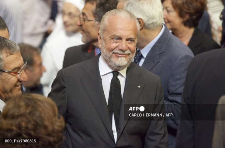 Presiden Napoli Ingin Menyisipkan Nama Maradona di Stadion San Paolo