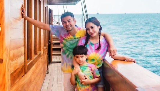 Raffi Ahmad, Nagita Slavina, dan Rafathar (Foto: @raffinagita1717)