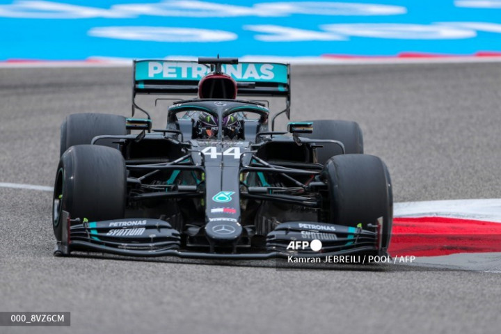 Lewis Hamilton Pimpin FP1 GP Bahrain