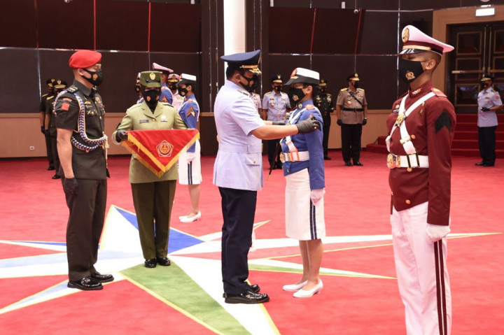 Momen Panglima TNI Wisuda 923 Prajurit dan Bhayangkara Taruna