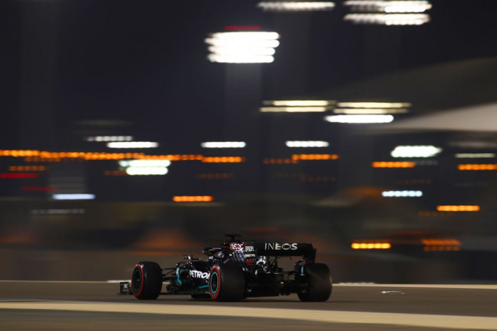 Hamilton Mencatat Pole position ke-98 Sepanjang Kariernya di Bahrain