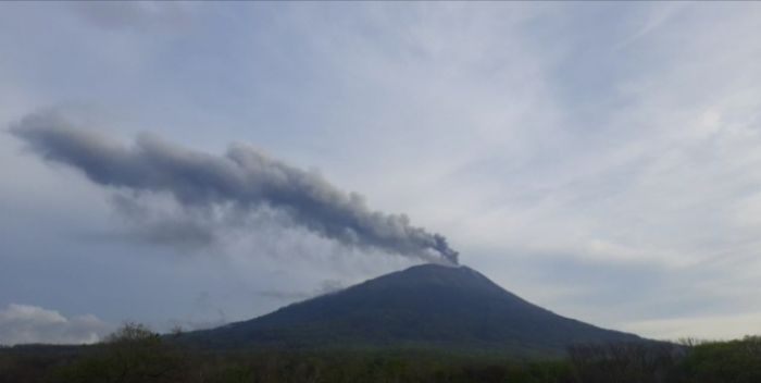 BPBD NTT  Kirim Ribuan Masker untuk Pengungsi Gunung  Ile 